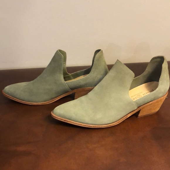 Chinese Laundry Suede Ankle Boots - Picture 3 of 6